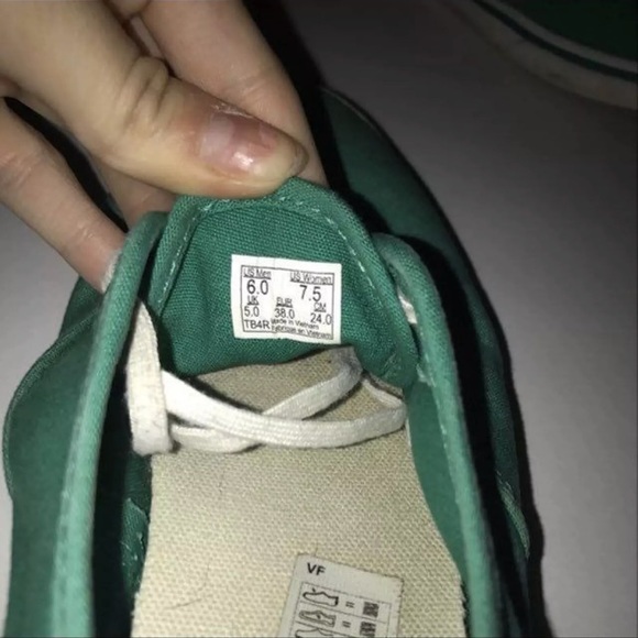 Vans - Picture 3 of 3